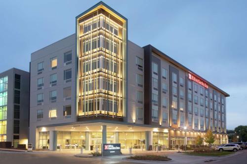 hilton_aksarben